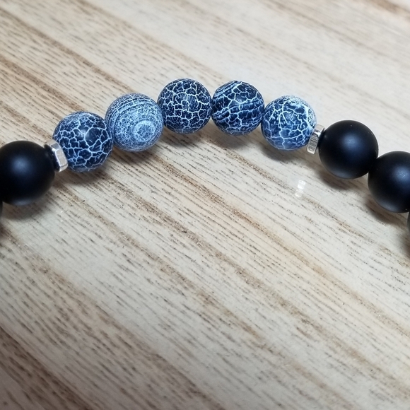 Black Onyx & Effloresce Agate Stretch Bracelet - Picture 5 of 8